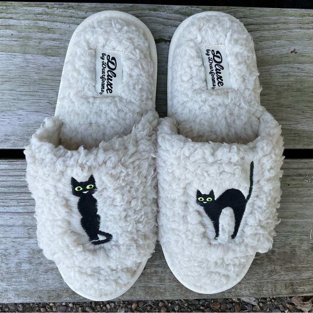 Dearfoams Black Cat Slippers Green Eyes Fuzzy Soft Cozy Spooky Dluxe Ivory 7 - 8
